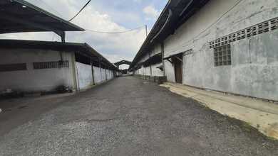 Pabrik Dekat Gerbang Tol Moh Toha