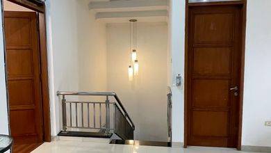 Rumah Premium Luas 400 Jual di Singgasana, Bandung