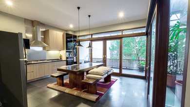 Rumah Mewah di Kawasan Setra Duta, Bandung, LB 350m², Harga 5,2 Miliar