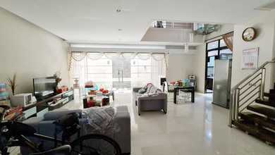 Rumah Area Premium Singgasana, Bandung - Harga Menarik 4,5 Miliar