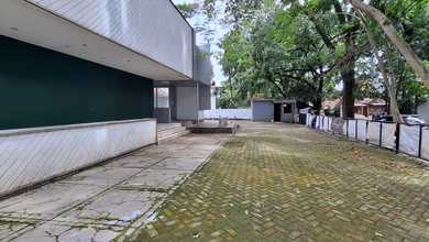 Ruang Usaha di Dago, Lebar Muka 33 Meter