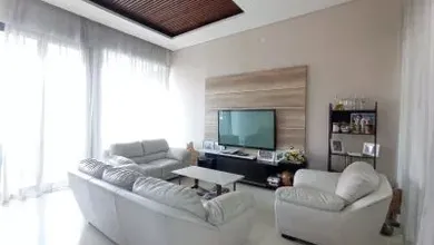 Penawaran Langka, rumah Mewah di Singgasana, Bandung, LB 400m²