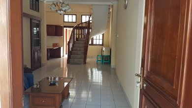 Rumah Elegan di Setra Murni, Bandung, 6 Kamar Tidur, LT 255m²