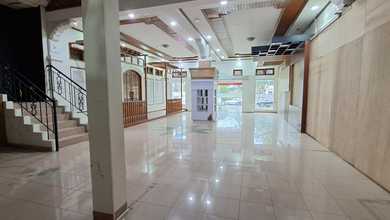 Ruang Usaha Premium Mainroad Riau, Parkiran Luas