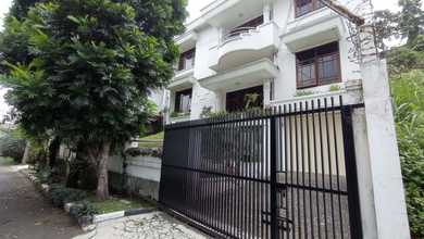 Jual Rumah Bagus Luas 310 m2 di Setra Sari, Bandung