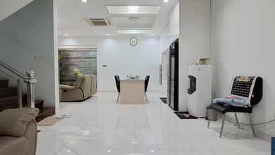 Rumah Prestisius di Kawasan Singgasana, Bandung, LB 350m², Harga 5,75 Miliar
