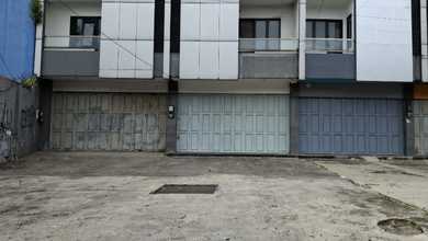 3 Ruko Rendeng SHM di Mainroad Bkr, Carport Luas