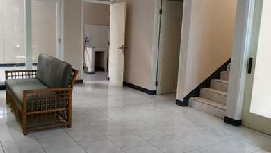 Rumah Prestisius di Kawasan Mekar Wangi, Bandung, LB 225m², Harga 3,5 Miliar