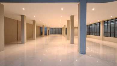 Ruang Usaha Baru Lux Dan Luas Jual/Sewa di Mainroad Dago, 3 Lantai