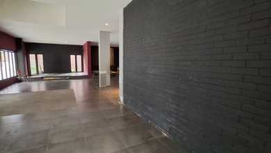 Ruang Usaha Mainroad Sukajadi, Parkiran Luas