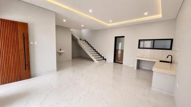 Rumah Siap Pakai di Kawasan Taman Kopo Indah, Bandung, LT 147m²