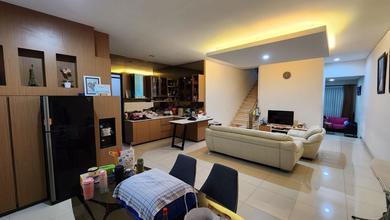 Kesempatan Eksklusif, rumah Mewah di Singgasana, Bandung, LB 200m²