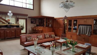 Rumah Elegan di Hegarmanah, Bandung, 11 KT, LT 1243m²