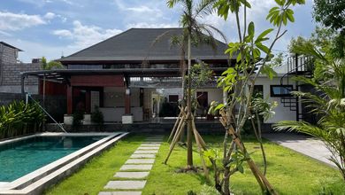 VILLA MEWAH 4 BEDROOMS DEKAT PANTAI PANDAWA