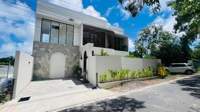 3 Bedrooms Brand New Villa Furnished Siap Huni di Ungasan