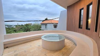 3 BEDROOMS BRAND NEW VILLA DENGAN ROOFTOP OCEAN VIEW DI NUSA DUA