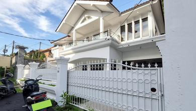 Hunian Mewah di Denpasar Barat, Denpasar, 3 KT, LT 242m²