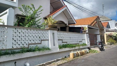 Kesempatan Rumah di Jimbaran, Badung, LB 120m², Harga 2 Miliar