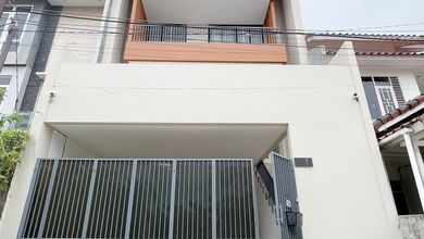 For Sale rumah Mewah di Pulomas, Jakarta Timur - LT 145m²