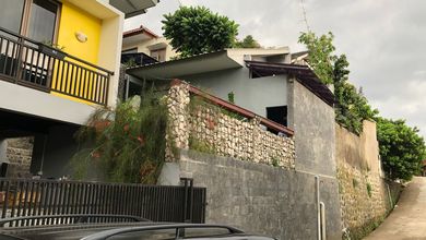 Properti Siap Pakai di Kawasan Dago, Bandung, LT 219m²