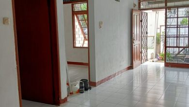 Rumah Megah Unfurnished Daerah Strategis Daerah Taman Kopo Indah