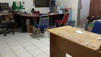 Ruang Usaha dan Rumah 2 Bangunan Lokasi Strategis Padalarang