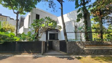 Jual Segera Rumah Mewah area Cikutra, Bandung, LT 298 m2
