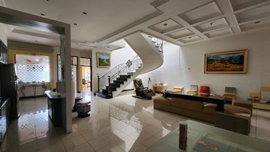 Kesempatan Langka, rumah Mewah di Singgasana, Bandung, LB 500m²
