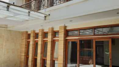 Rumah Elegan di Sarijadi, Bandung, 5 KT, LT 375m²