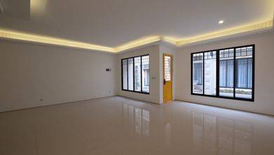 Jual Cepat Rumah Elit area Setra Duta, Bandung, Luas 76 m2
