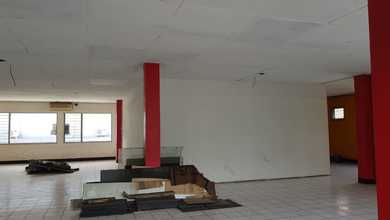 Sewa Gedung 3 Lantai Strategis Tengah Kota di Sumurbandung 