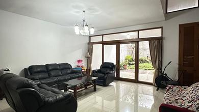 Rumah Prestisius di Kawasan Surya Sumantri, Bandung, LB 350m², Harga 4,8 Miliar