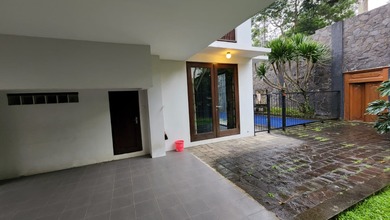 Rumah Prestisius di Kawasan Hegarmanah, Bandung, LB 200m², Harga 15 Miliar