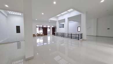 Ruang Usaha Kawasan Sangat Strategis di Mekar Wangi 