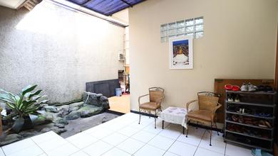Rumah Prestisius di Kawasan Regol, Bandung, LB 220m², Harga 2,8 Miliar