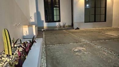 Jual Rumah Siap Huni di Cihanjuang, Bandung, LT 142 m2