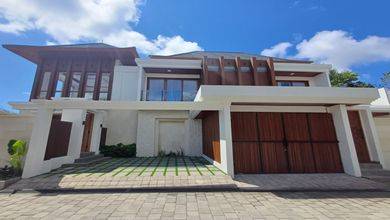 Jual Rumah Megah Luas 450 m2 Kawasan Nusa Dua, Badung