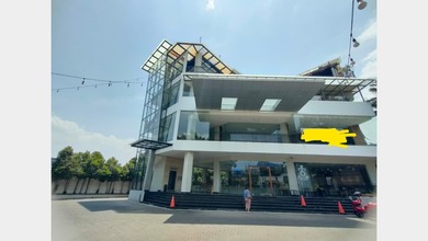 Gedung Luas 4,5 Lantai Ada Lift di Setiabudi Bandung