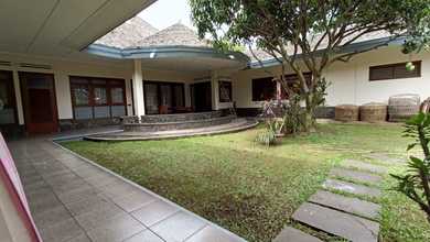 Rumah Mewah di Kawasan Riau, Bandung, LB 500m², Harga 32 Miliar