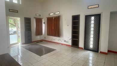 Rumah Elegan di Kota Baru Parahyangan, Bandung, 2 KT, LT 168m²