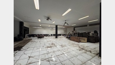 Sewa Ruko Luas dan Strategis di Mainroad Gatot Subroto, Bandung