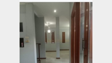 Rumah Dijual di Setra Duta, Bandung, LB 240m², Harga Kompetitif!
