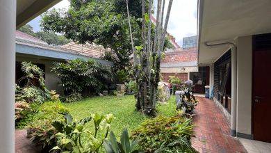 Jual Rumah Cantik Luas 898 m2 di Sayap Dago, Bandung