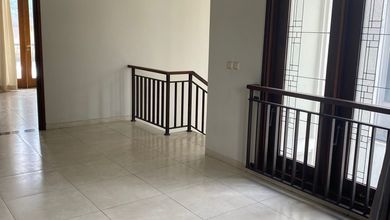 Rumah Sewa Murah Lokasi Kota Baru Parahyangan, Bandung, LB 330m²