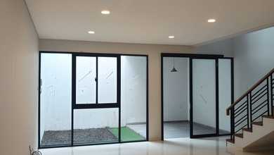 Rumah Favorit di Taman Holis Indah, Bandung, 3 KT, Harga 2,35 Miliar