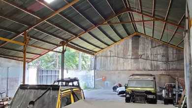 Di Jual Gudang Ruang Usaha Tengah Kota di Sayap Rajawali