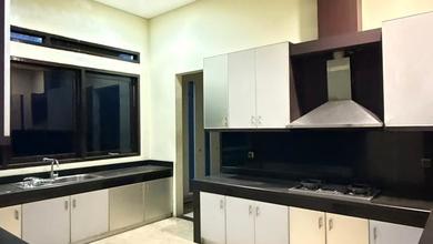 Kesempatan Eksklusif, rumah Mewah di Gatot Subroto, Bandung, LB 500m²