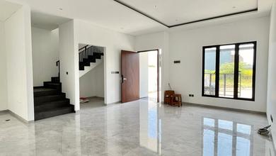 Penawaran Eksklusif, rumah Prestisius di Setra Duta, Bandung, LB 200m²
