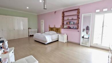 Dijual rumah Eksklusif di Setra Duta, Bandung - LT 1304m²