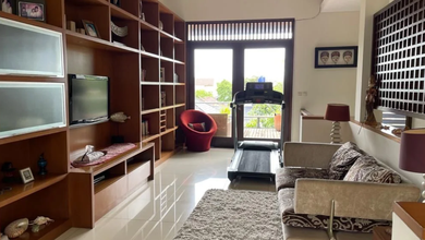 Rumah Elegan di Batununggal, Bandung, 7 Kamar Tidur, LT 375m²